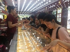 Thông tin thị trường vàng sáng 04.10.2019: Vàng vẫn trụ vững mốc trên 42 triệu mỗi lượng