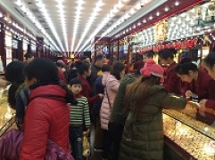 Bản tin thị trường vàng sáng 12.1: Giá vàng thế giới giảm mạnh, trong nước biến động nhẹ