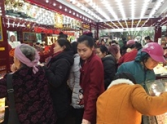 Bản tin thị trường vàng sáng 18.2: Giá vàng thế giới giảm sâu, trong nước giao động nhẹ