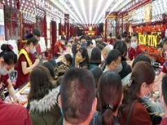 Bản tin thị trường vàng sáng 26.2: Vàng trong nước quay đầu sụt giảm