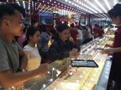 Bản tin thị trường vàng sáng 10.3: Giá vàng trong nước quay đầu nhích tăng