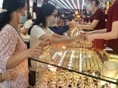 Bản tin thị trường vàng sáng 17.9:  Vàng bất ngờ sụt giảm sâu