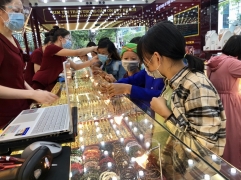 Bản tin thị trường vàng sáng 26/1: Vàng tăng tốc, treo mức cao