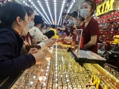 Bản tin thị trường vàng sáng 24/2: Vàng tăng mạnh vượt mốc 64 triệu mỗi lượng