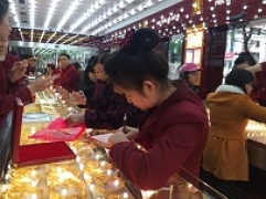 Bản tin thị trường vàng sáng 13/3/2023: Đầu tuần giá vàng nhích tăng