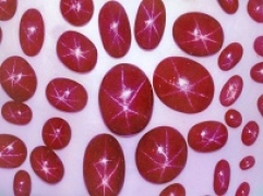 ​Tết thường đeo đá quý gì?