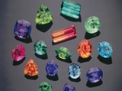 Lợi ích của việc đeo trang sức đá quý: Hơn cả vẻ đẹp lấp lánh